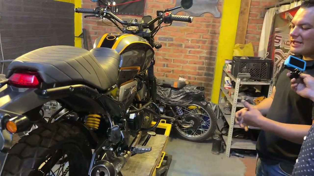 LES PRESENTO una VICTORY BOMBER 150 DIFERENTE a CUALQUIER OTRA | feat. STREET FC RACER