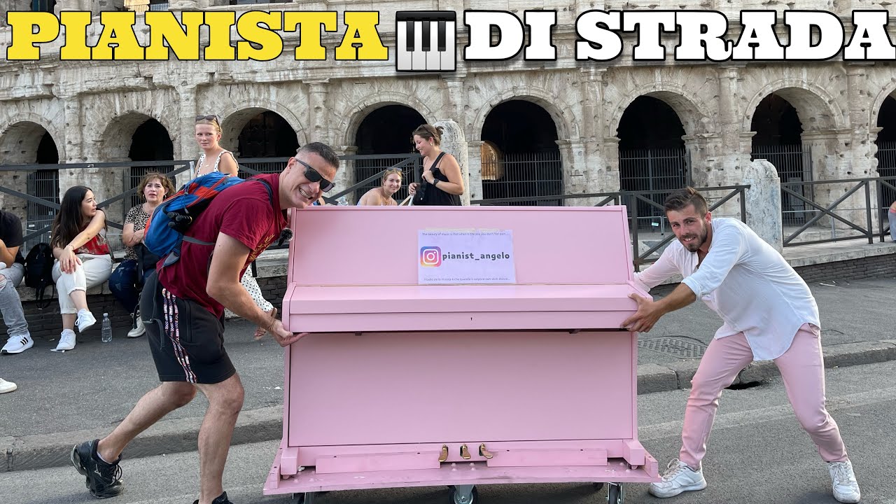 Artisti di strada Angelo pianista nel centro di Roma