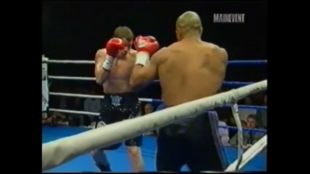 Paul Briggs Vs Glen Kelly
