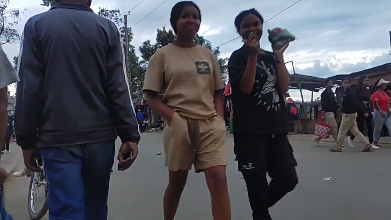 Tsena Asabotsy by Antsinanantsena Andranomaimbo to Ampatana - Walking streets view Antsirabe Mada