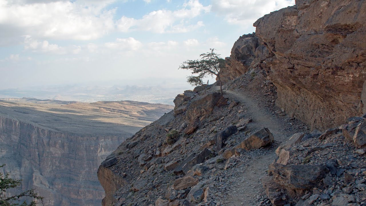 Wadi Nakhar, Walk of the Balconies, Oman - stunning hike above Oman's Grand Canyon