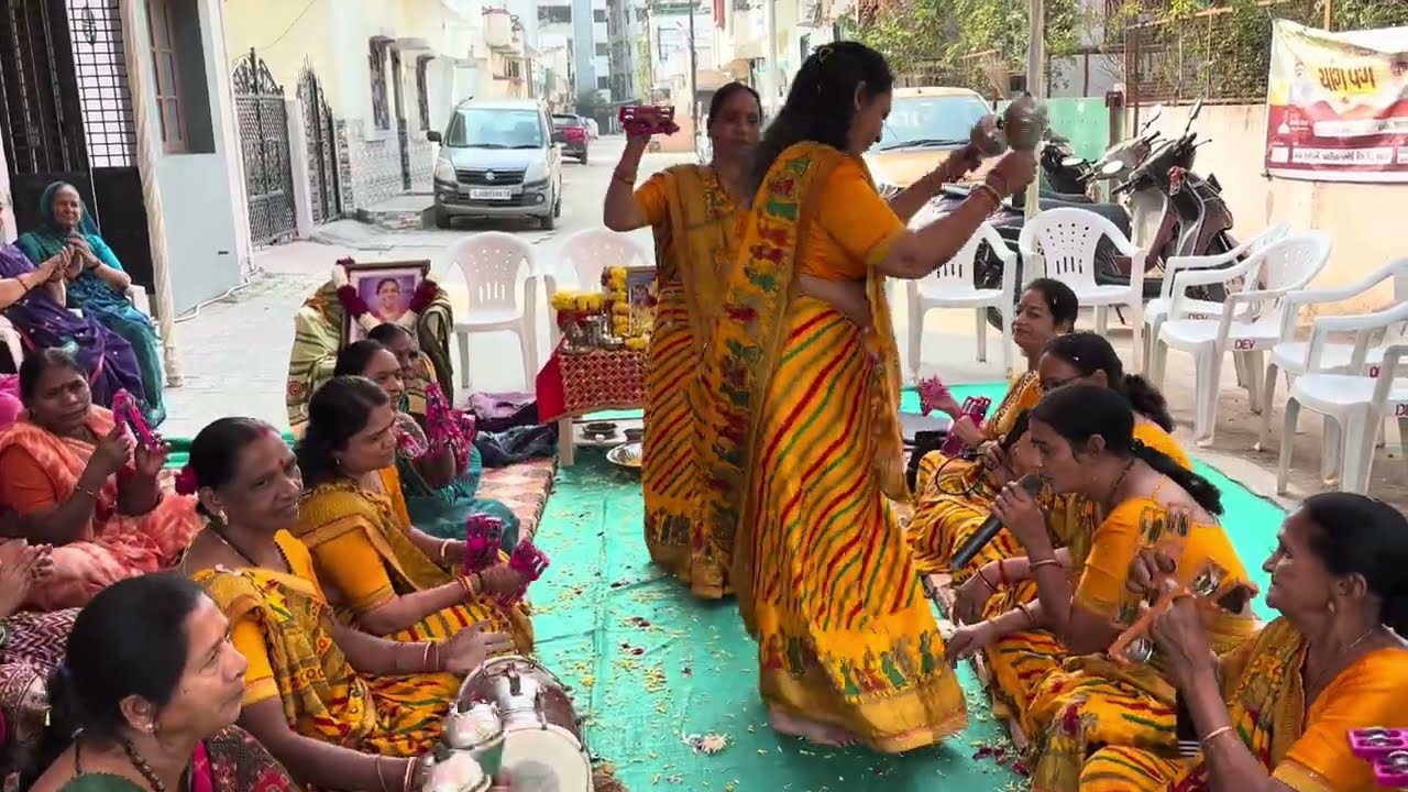 લખેલું છે 🌷સવાર પડ્યું…..પ્રભાતિયું હોય એવું ભજન 6352384137