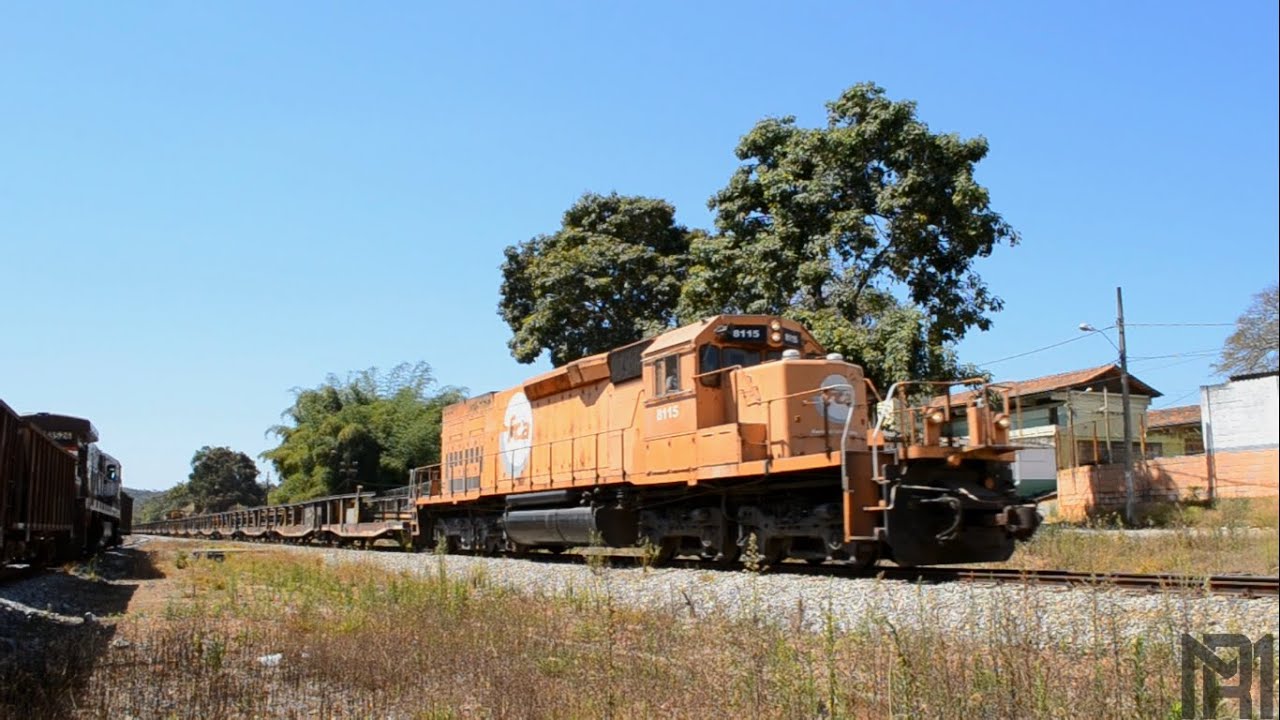 Trem trilheiro passando por Azurita