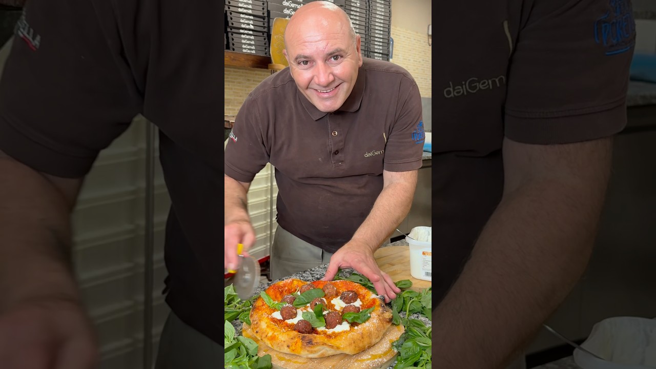 Prima fritta, poi al forno, doppia cottura, doppia bont&agrave;!😋#pizza #daigemelli #pizzafritta #avellino