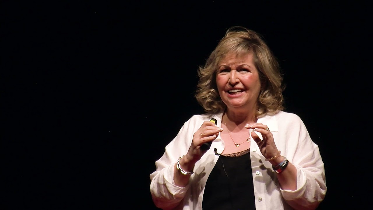 Lo barato y cómodo en alimentación sale caro | Camino García Fernández | TEDxUniLeón