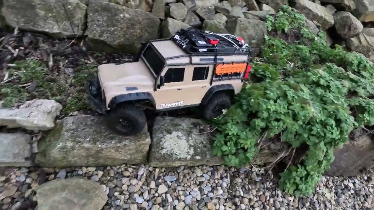 Rock crawling with the TRX4 Land Rover defender 1/10 scale 