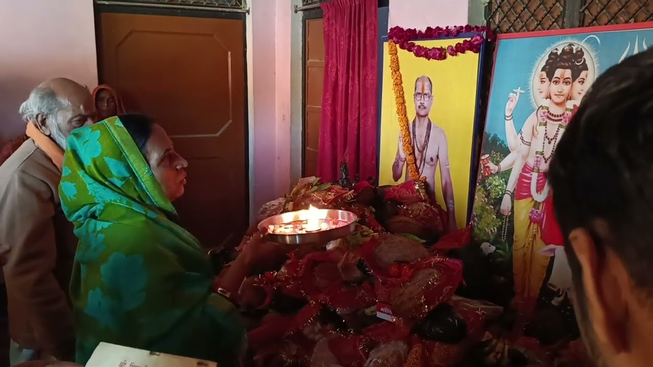 Om sadguruमहाशिवरात्रि के शुभ अवसरपर श्री सदगुरु महाराज जी के भक्तों द्वारा आरती कार्यक्रम की एक झलक