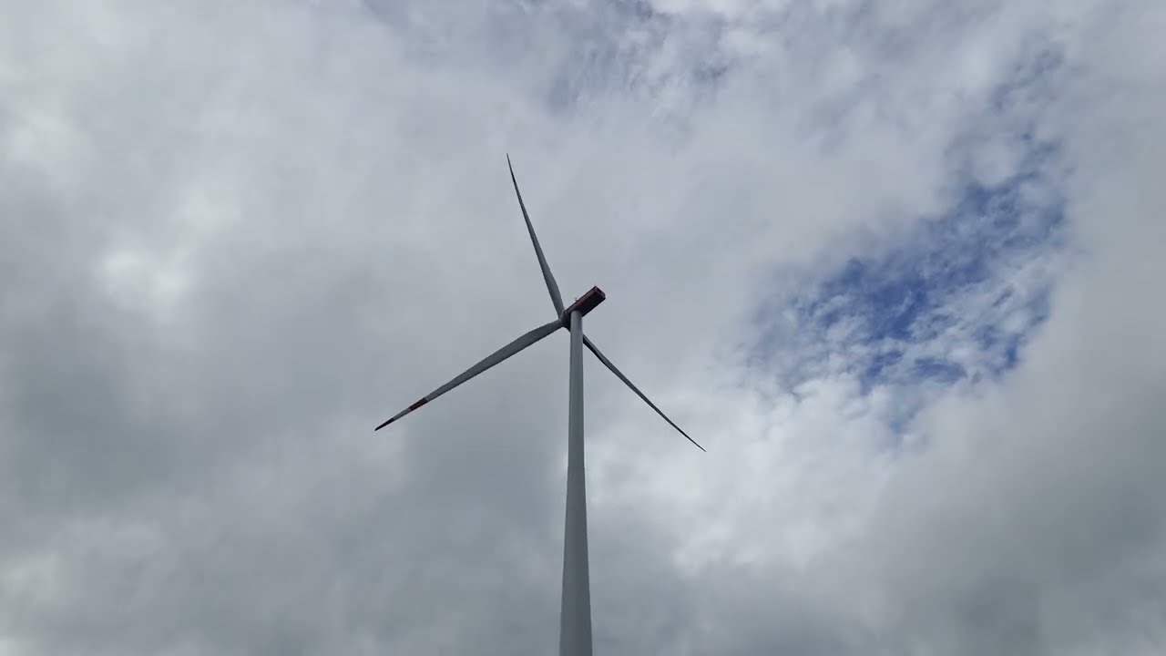 Die Enercon E-175 EP5 E1 auf dem Hömberg bei Calle in Betrieb am 16.01.2026