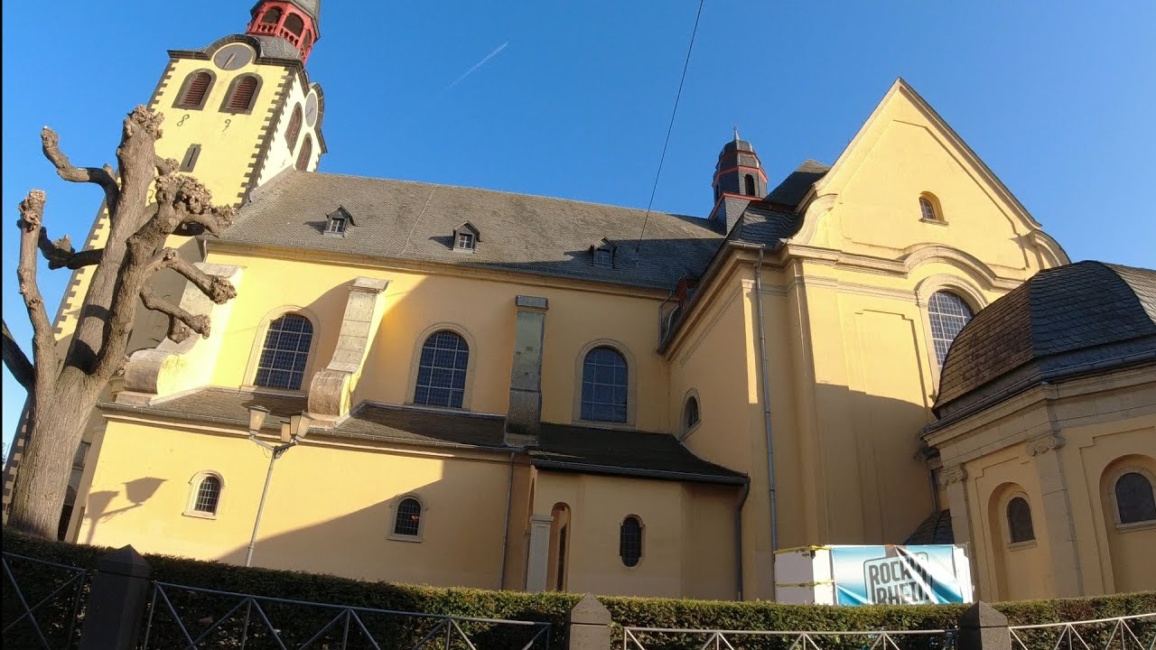2.Kirschbäume.  Catholic parish church of St. Peter und Paul.  12.04.2025 Erste Sonne! Frühling !