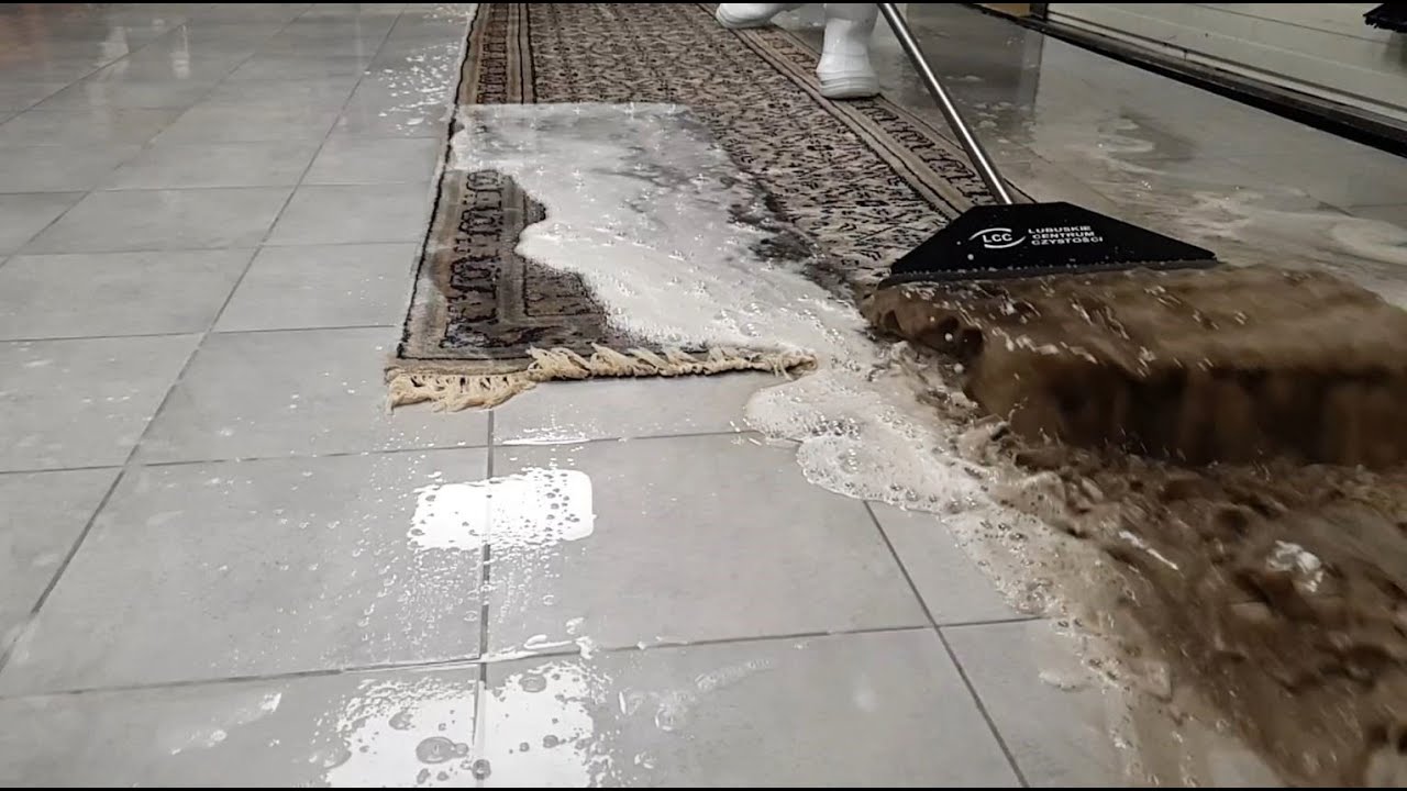 W Tym Przypadku Tylko Jedno Mogło Pomóc... Pranie Silnie Zabrudzonego Dywanu z Korytarza