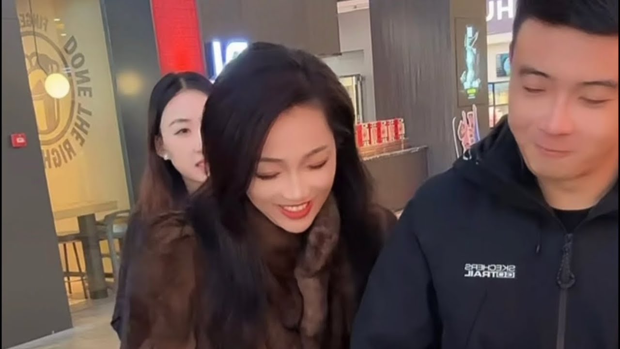 元帅户外搞笑与美女互动
