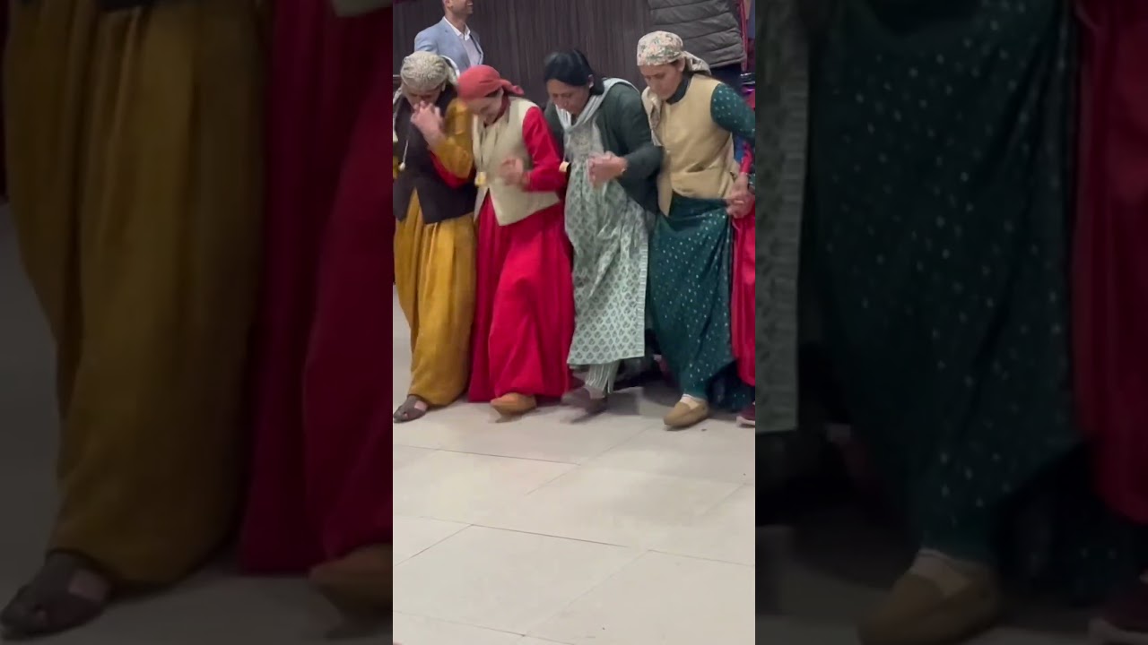 Kotgarh&rsquo;s traditional dance in traditional dress rezta, dathu and Sadri #trending #shorts #pahadi