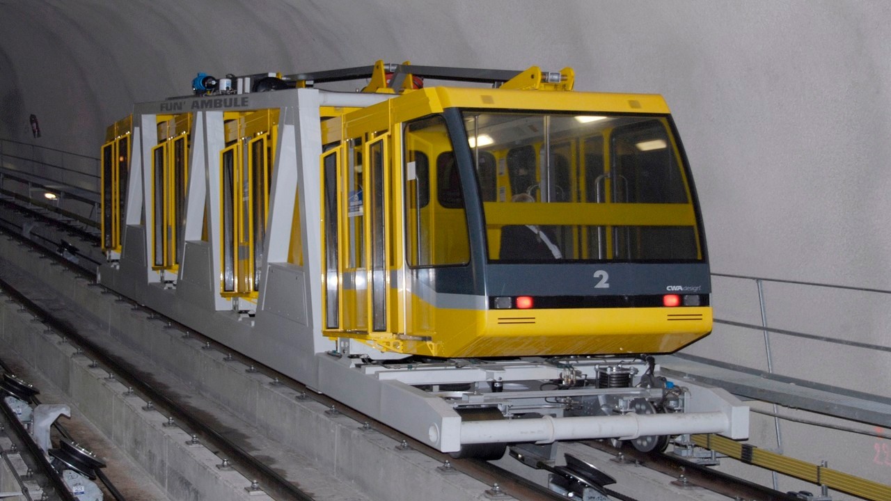 Standseilbahn 2000.05 Neuchâtel Uni - Gare CFF Funambule - Bergfahrt - März 2026 Funiculaire