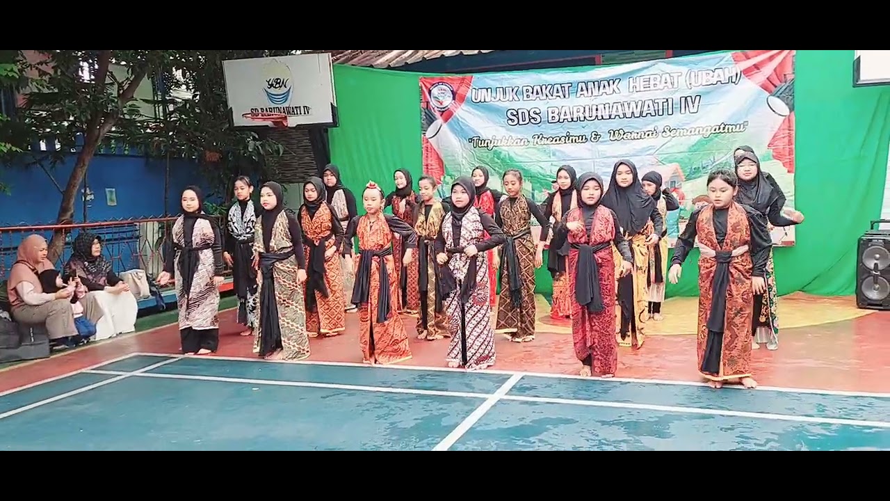 Tari Bandung di Acara UBAH (Unjuk Bakat Anak Hebat) SDS Barunawati IV Jakarta Utara