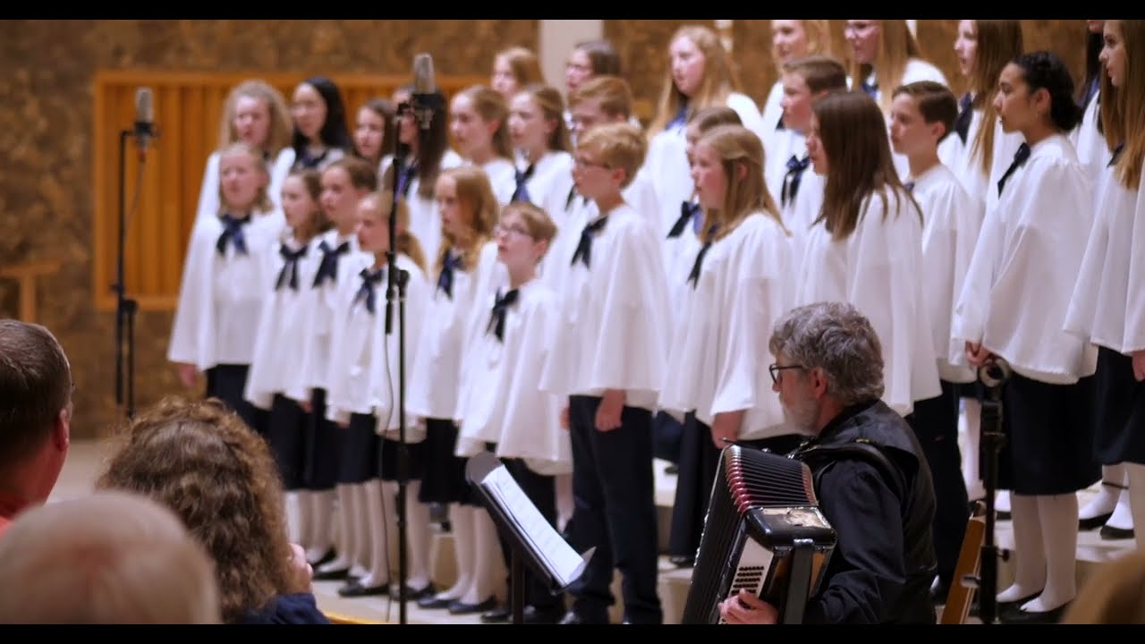 Makedonsko Devoiče - Macedonia (arr. R. Woodward)