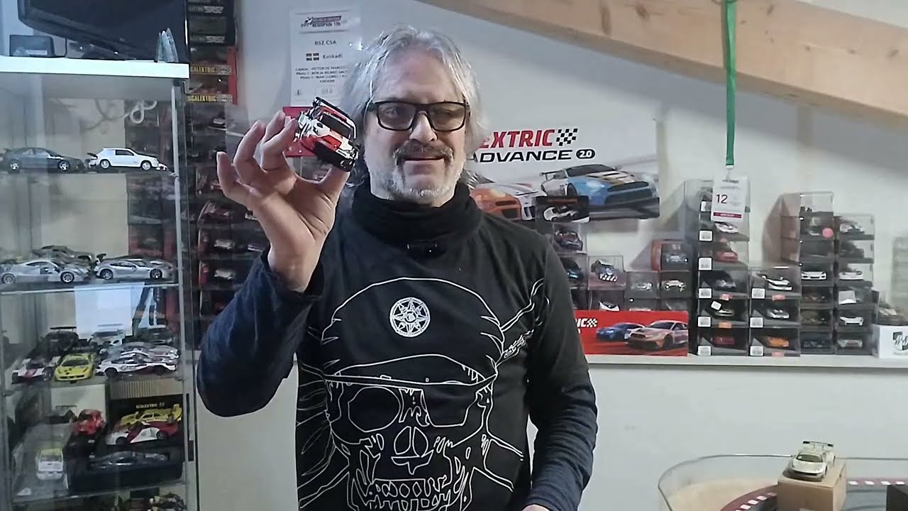 468 Toyota Yaris de Scalextric con chasis 3D y cockpit de lexan