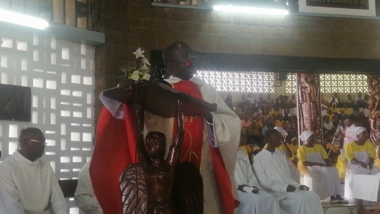 Dimanche de la Joie, paroisse St Michel de Kembo messe présidée par Mgr Nziengui Mangandza