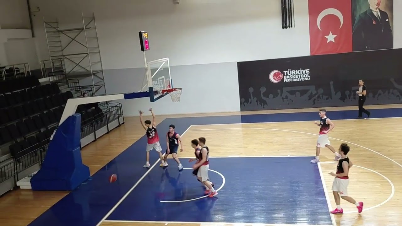 AEK Doktorlar lisesi x Jale Tezer Koleji 3. 4. basketbol maçı. JTK tarafı.