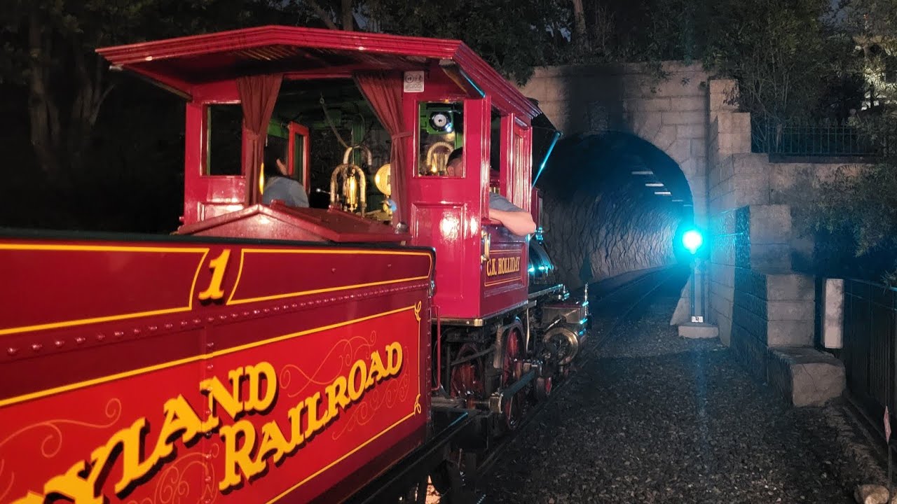 Riding the Disneyland Railroad Sweeper train on Excursion 3 on Christmas Day 2025