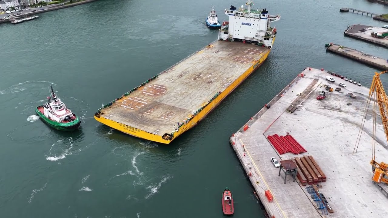 BIG LIFT Interocean II arrives for Liebherr Cranes