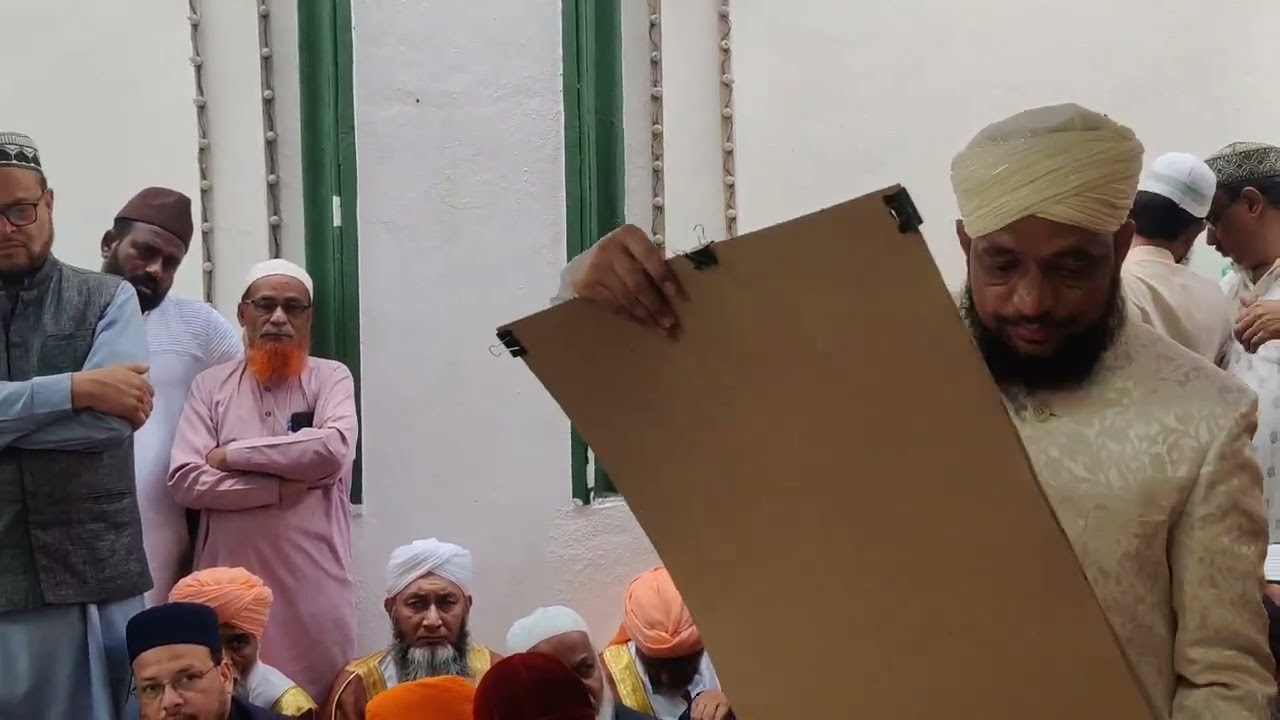 Taher Allauddin Junaidi  ( Taher Baba ) ko Khilafat se sarfaraz Farmaya