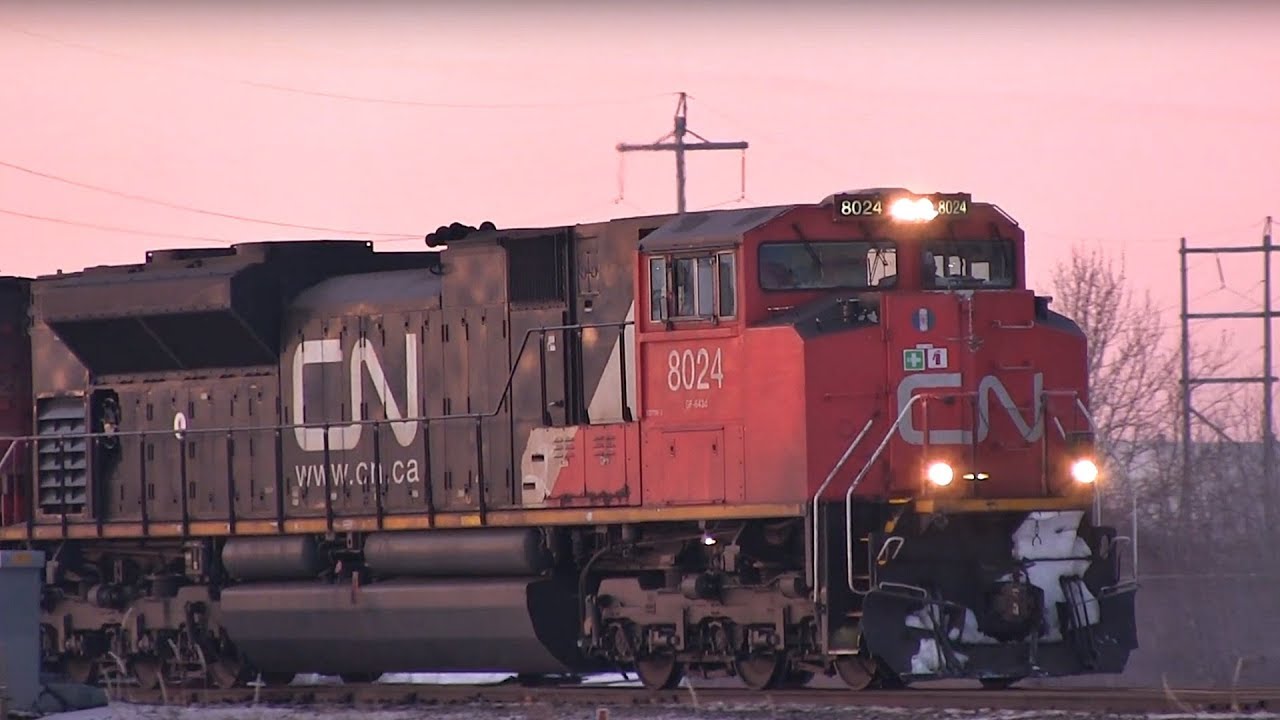 CN 8024 Arrives In Edmonton In Early Pink Sunrise With 2-Piece 1L K5LLA Action