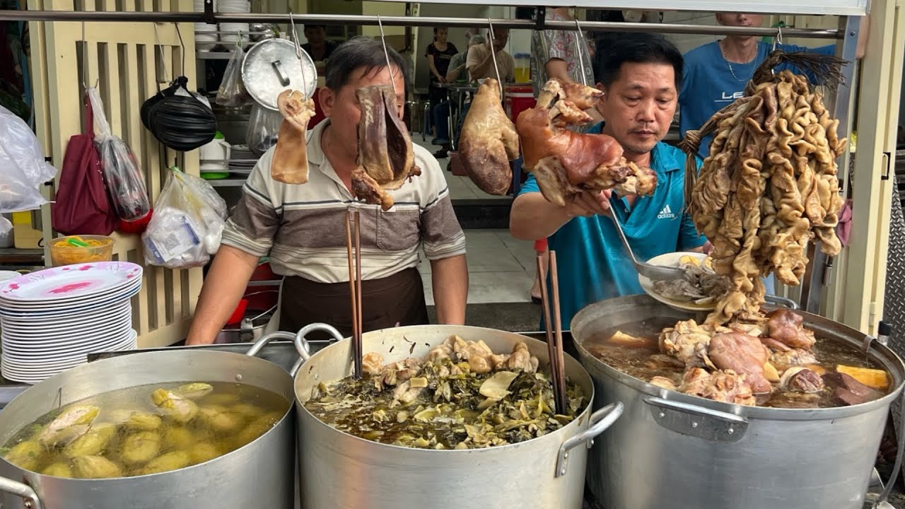 The Best Vietnamese Street Food from a Chinese Restaurant
