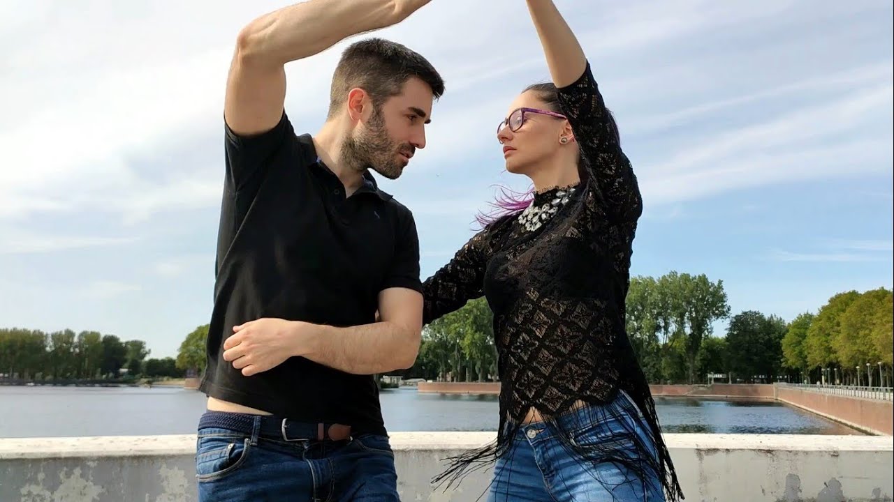 Oscar & Raquel Happier Bachata