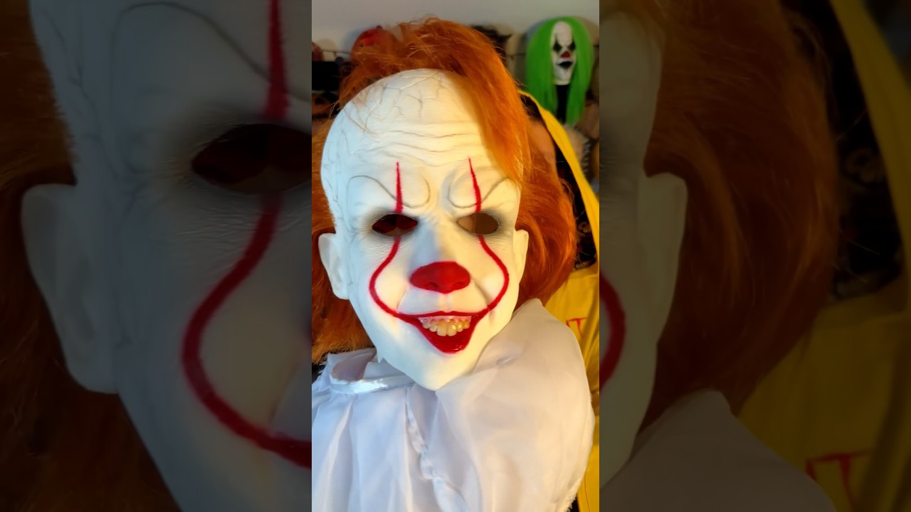Putting on my Full &ldquo;IT&rdquo;, Pennywise Costume 🎈