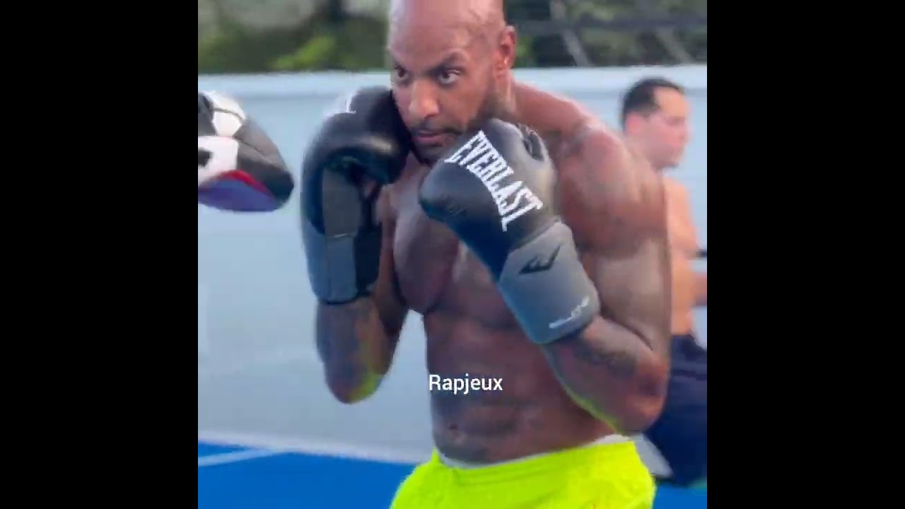 Booba se met en condition avant son Stade de France