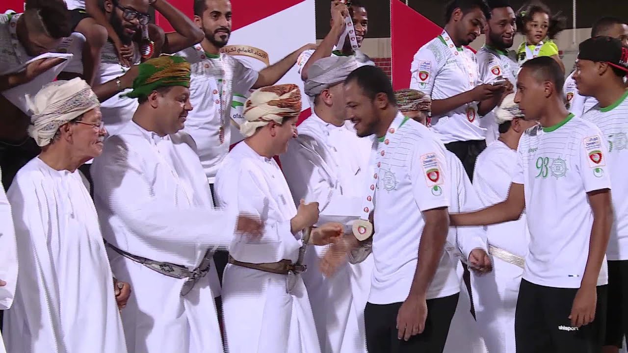 لقطات من حفل تتويج نادي العروبة بطل دوري عمانتل للمحترفين
