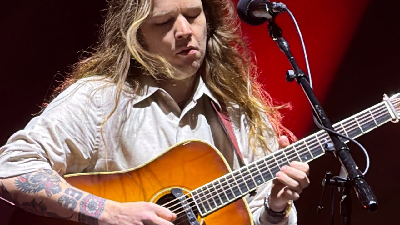 Billy Strings “Raleigh and Spencer” 12/6/25 Louisville Ky KFC Yum Center n2 