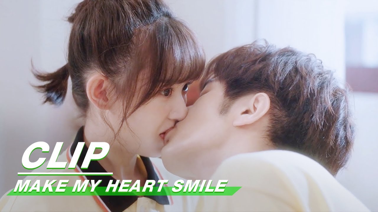 Clip: They Kiss In Hospital | Make My Heart Smile EP12 | 扑通扑通喜欢你 | iQiyi
