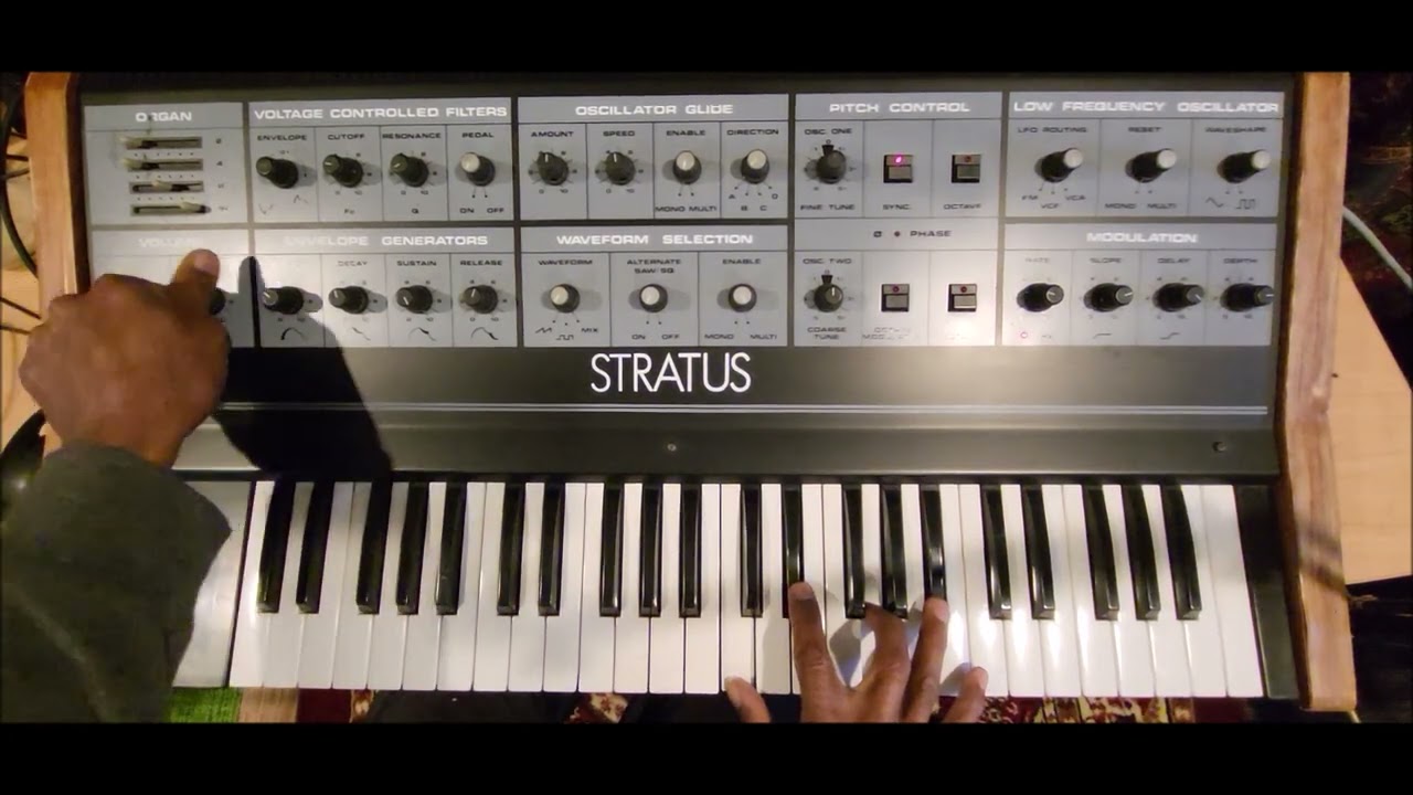 CRUMAR STRATUS Just messing around (sounds only)