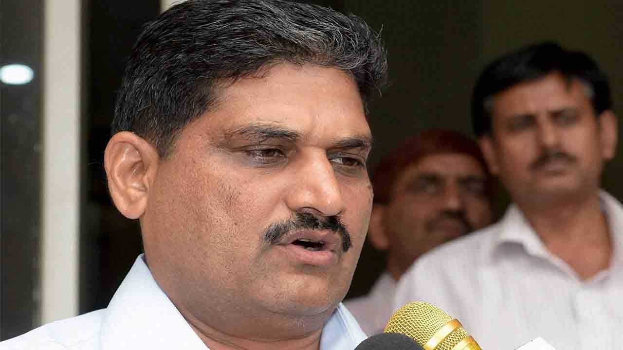 Retired Delhi Police cop accuses ACB chief of corruption