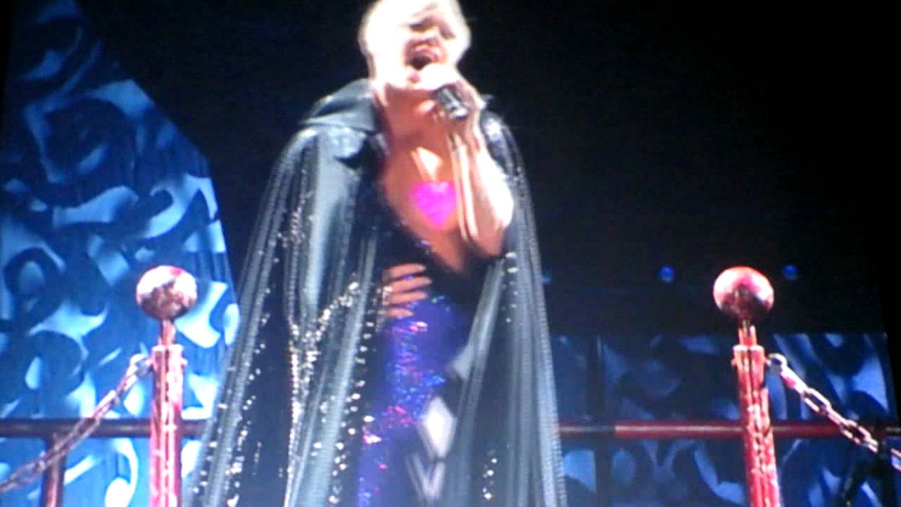 Pink - Sober ( Live in Glasgow ) 20/10/2009