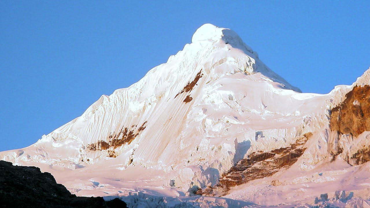 Nevado Tocllaraju-(6,034m)