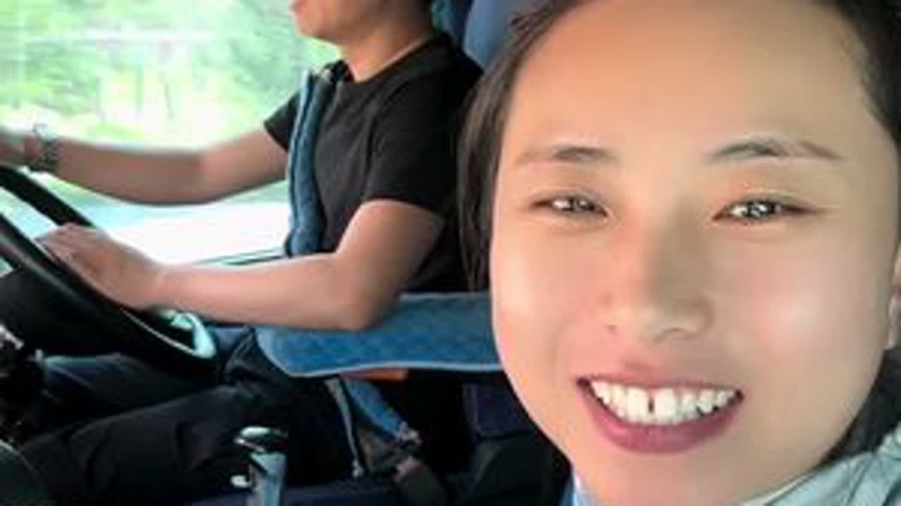 我和刘宝的卡车生活，回家了第一时间给大家安排大米，家人们记得预约直播，感谢大家支持！#三农 #记录真实生活 #记录卡车生活 #用抖音记录货车生活 #日常vlog @抖音小助手