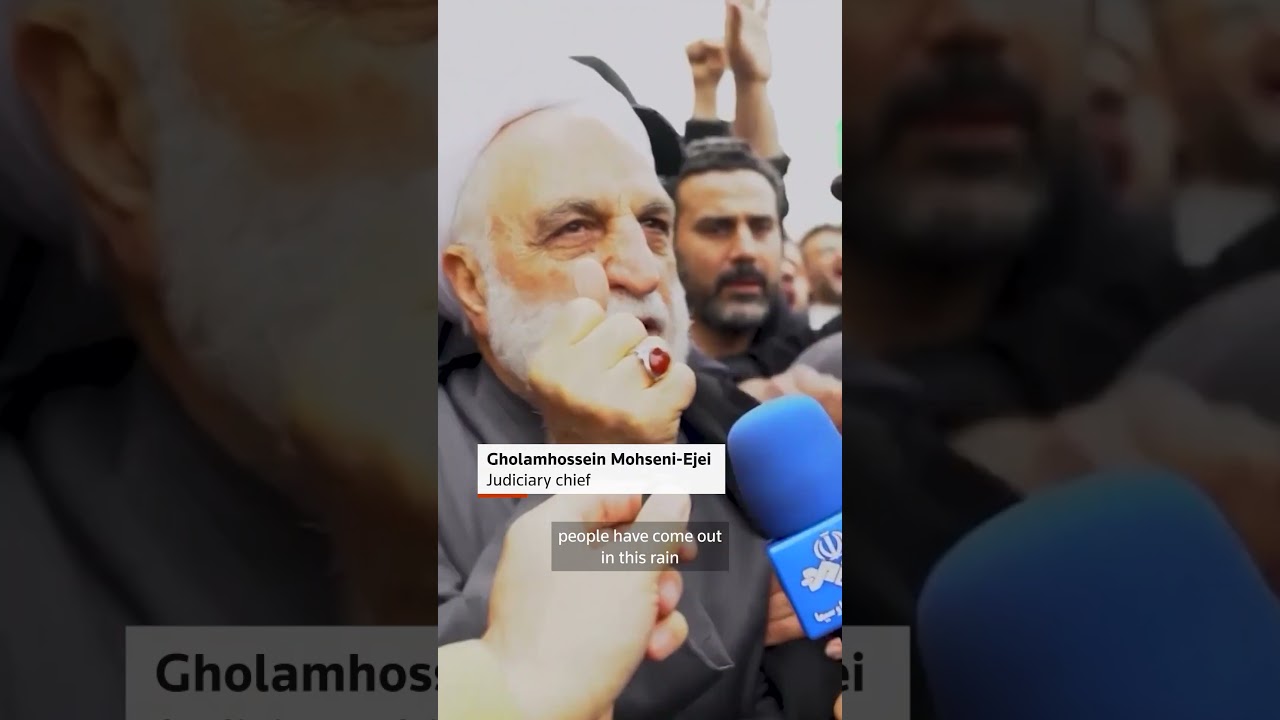 В Иране над местом проведения митинга в честь Дня Кудса поднимается дым.