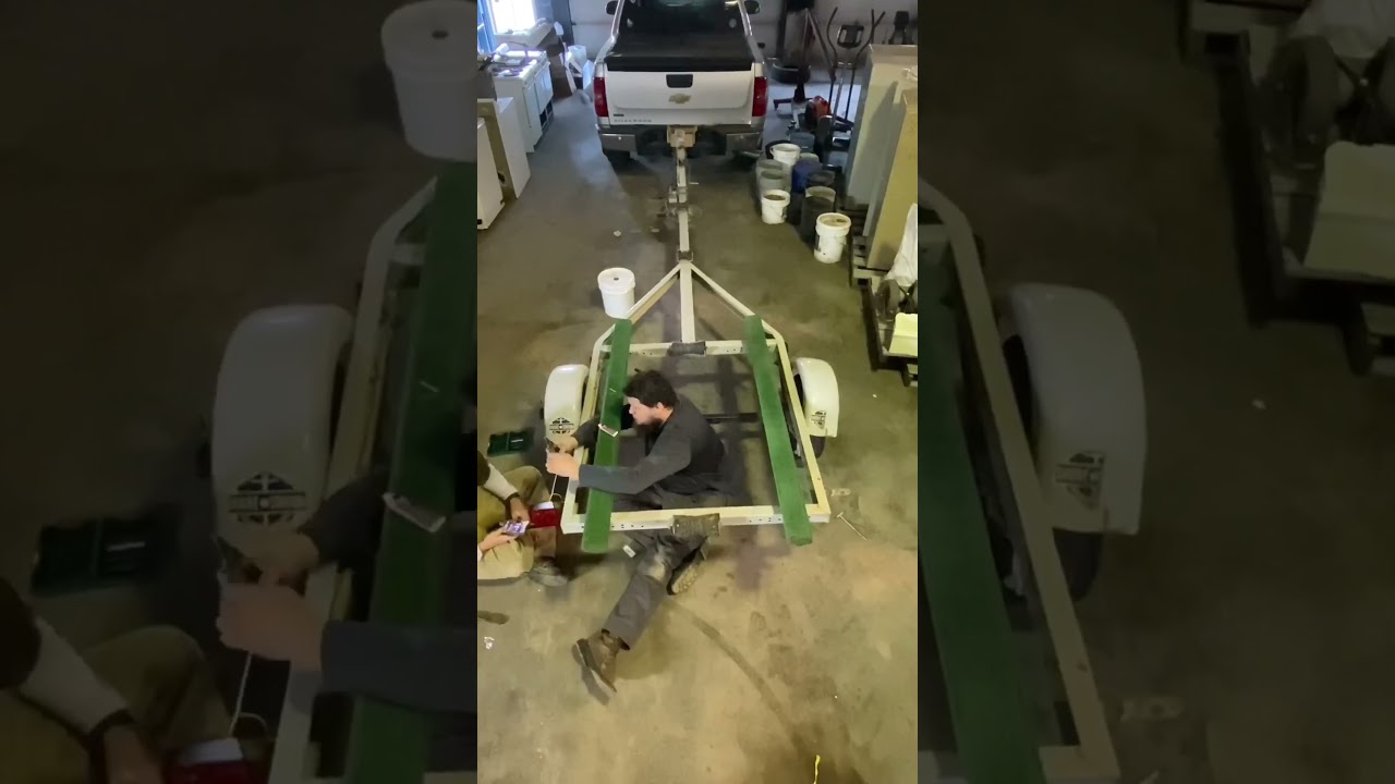Установка новых фонарей на прицеп для лодок. 