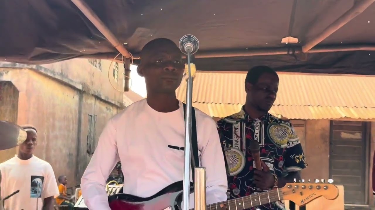 IKE SPACO PERFORMS LIVE AT THE BURIAL OF LATE MR AMOS NICHOLAS EHIEDU