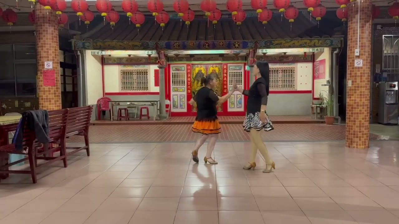 賴麗香土風舞 十八姑娘一朵花