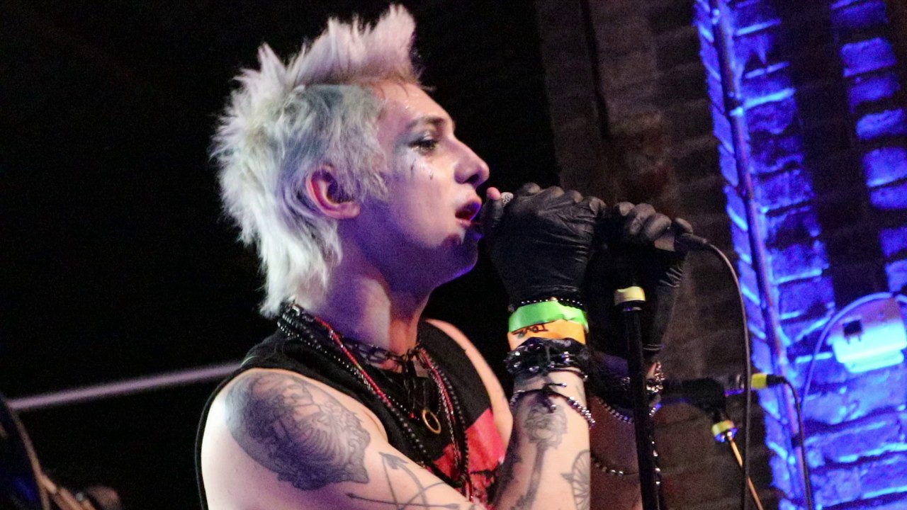 Palaye Royale Live (Too Many People)