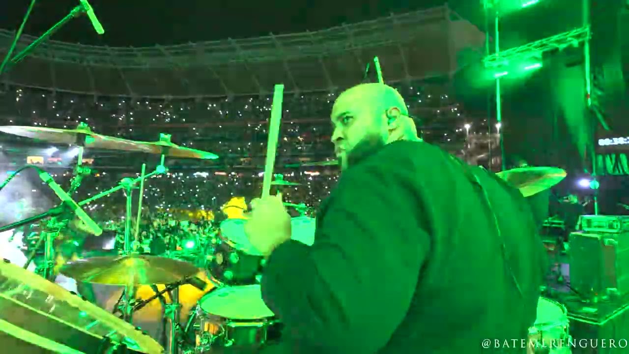 Tito El Bambino - Mi Cama Huele a ti ( en vivo ) 