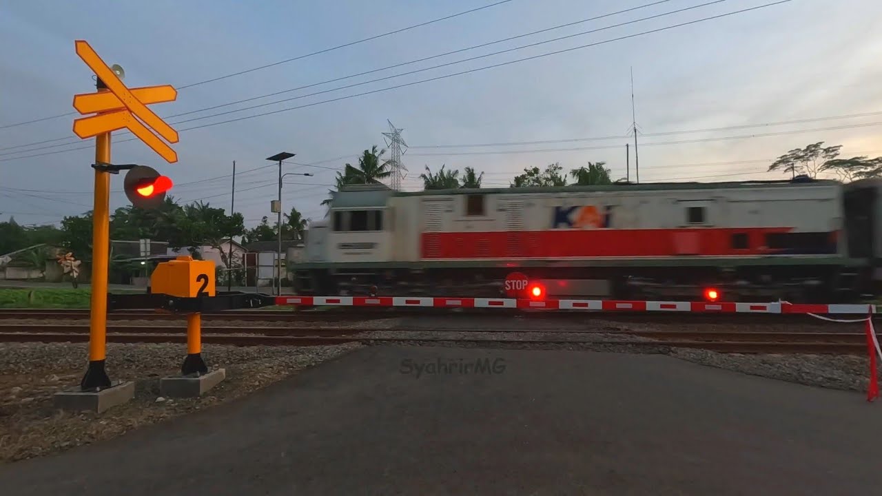 Kompilasi 10 Perlintasan Kereta Api Random | Sambung Alarm 5 Jenis Palang