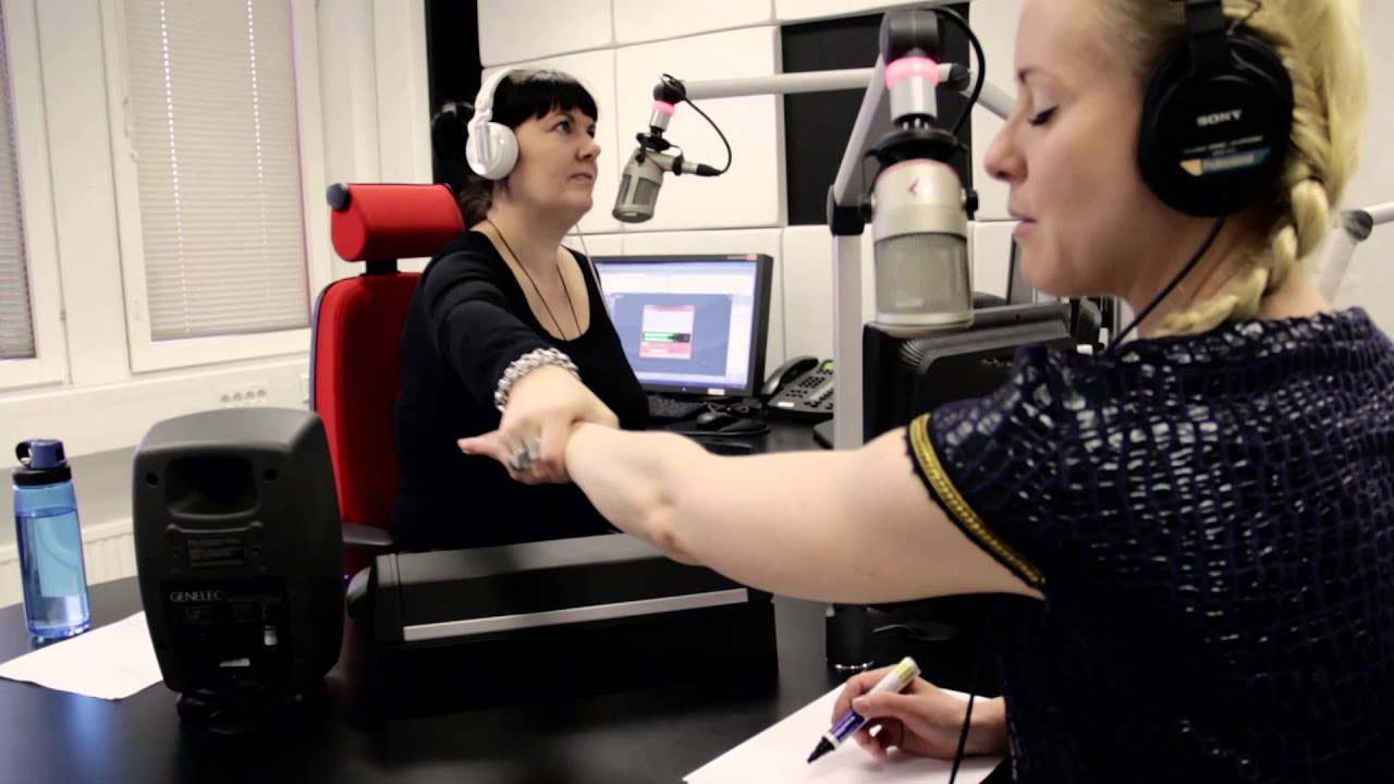 Mentalisti Noora Karma esittelee taitojaan Radio Novassa
