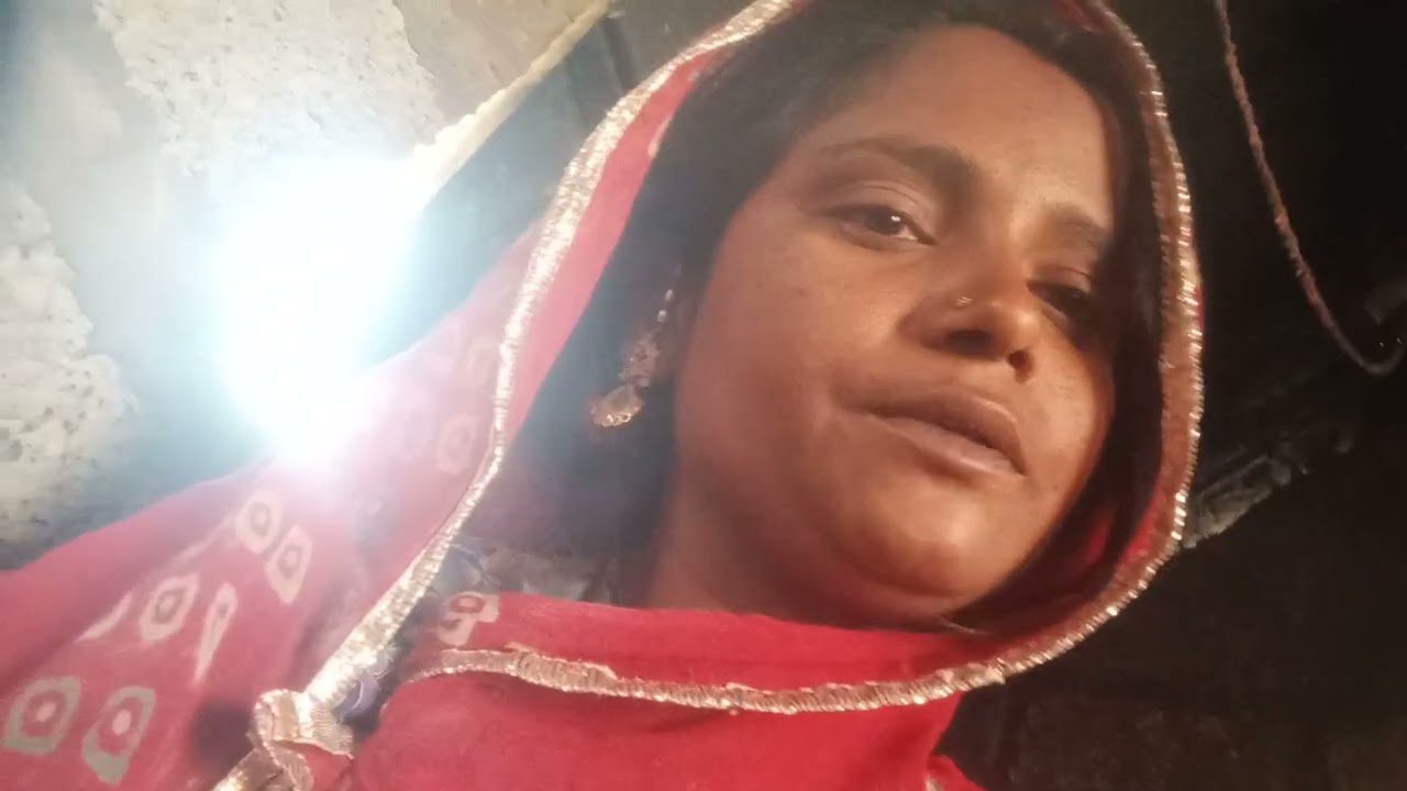 मैं सुबह बनाई दाल और बाद में बाजरे की रोटी बना रही हूं 🙏