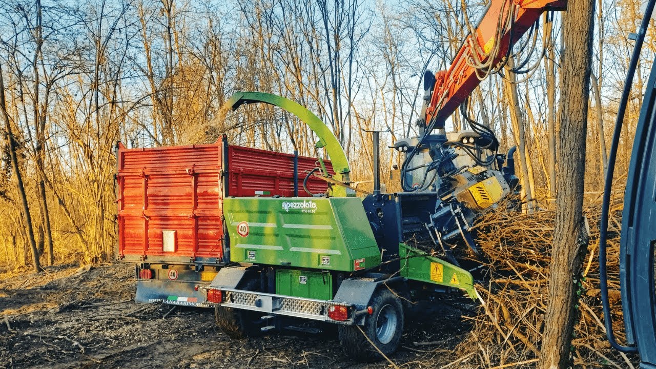 PEZZOLATO PTH 40.70 - Cippatore a tamburo - Azionato da trattore Same da 120 Hp