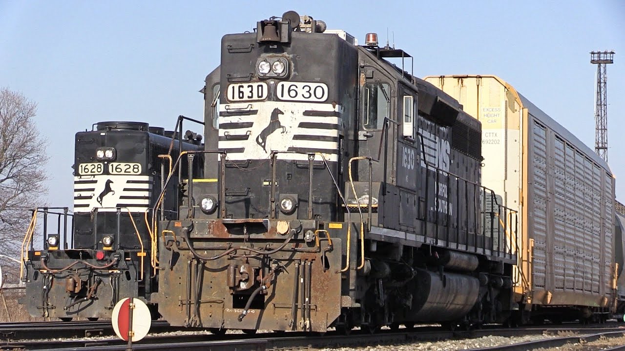 Switching with Norfolk Southern High Hood SD40-2s