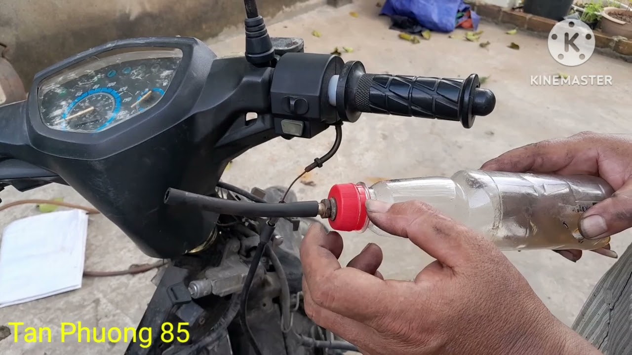 Cách làm nhẹ dây ga không tháo cùm và đầu đèn.